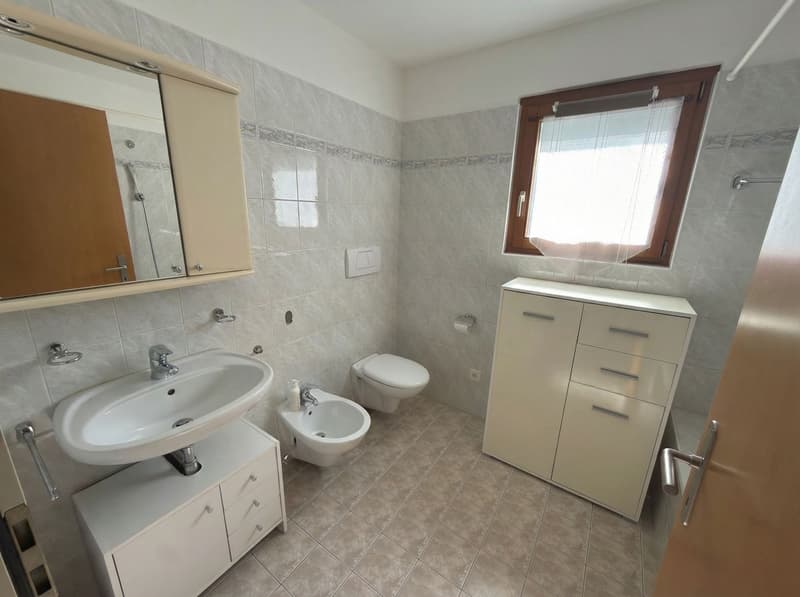 Einfamilienhaus mit 7.5 Zimmern, privatem Garten und 2 Parkplätzen (11)