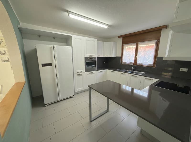Einfamilienhaus mit 7.5 Zimmern, privatem Garten und 2 Parkplätzen (3)