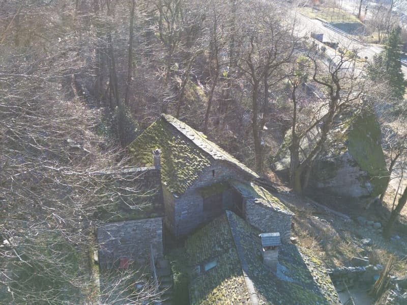 Rustic with a view over the Maggiatal – An authentic Ticino refuge with great potential (8)