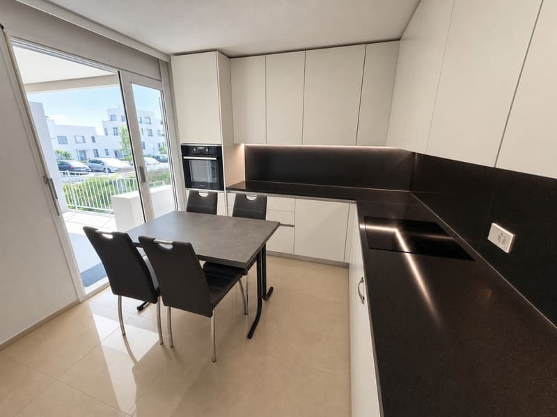 Elegant 4.5 rooms with 2 terraces and 3 parking spaces in Gordola (3)