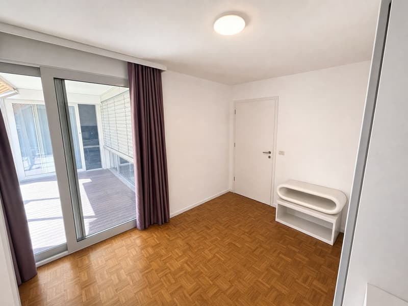 Elegant 4.5 rooms with 2 terraces and 3 parking spaces in Gordola (7)