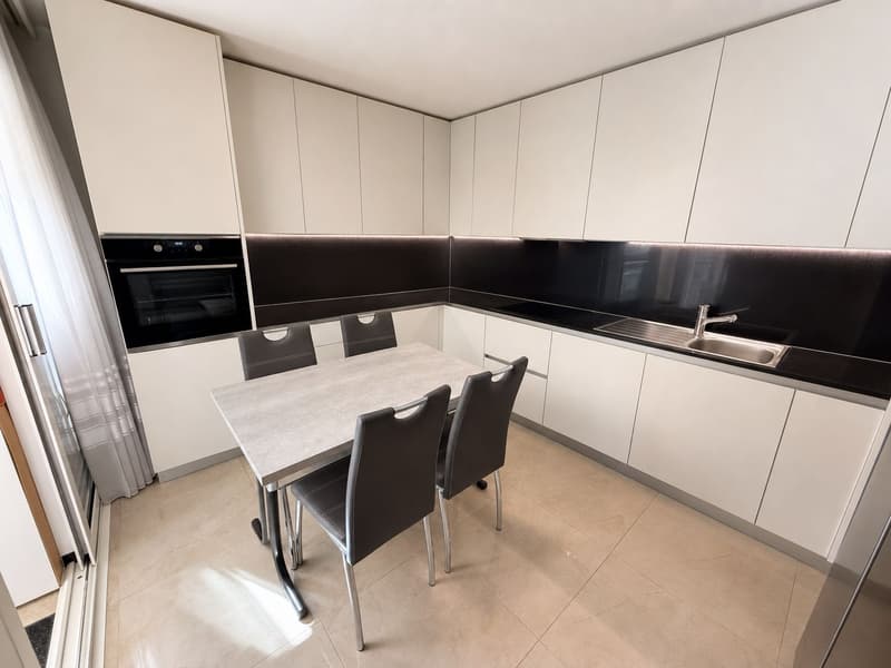 Elegant 4.5 rooms with 2 terraces and 3 parking spaces in Gordola (4)
