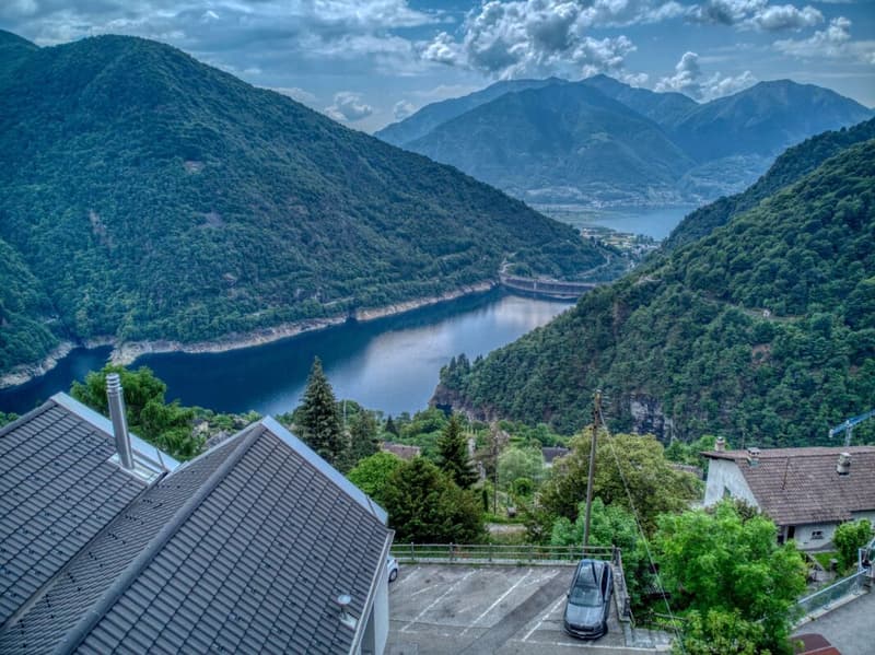 Nouvelle maison unifamiliale avec 6 chambres, très ensoleillée et avec vue sur le lac (11)