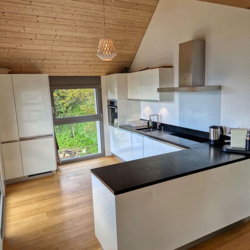 Nouvelle maison unifamiliale avec 6 chambres, très ensoleillée et avec vue sur le lac (3)