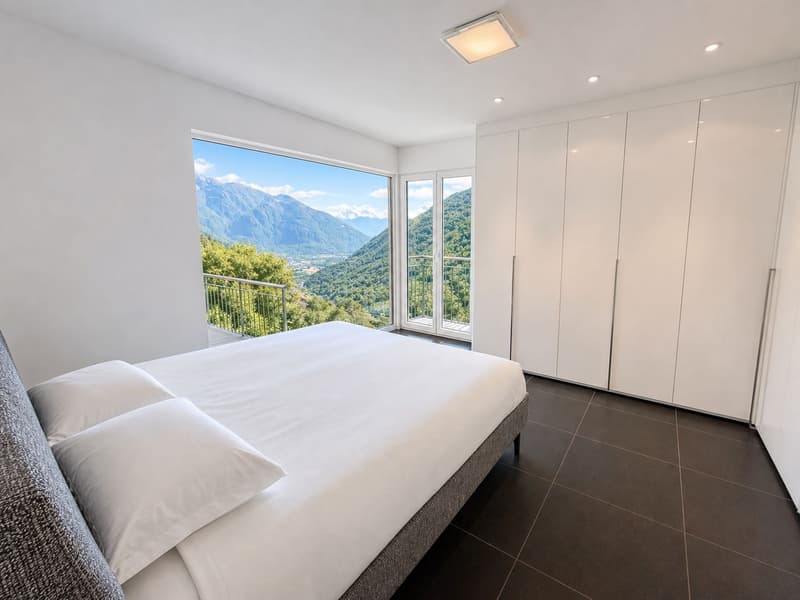 Maison à plusieurs familles avec grand potentiel et terrain constructible inclus (8)
