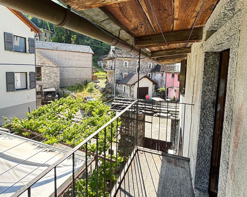 Charming little house in the historic village center of Lodano (10)