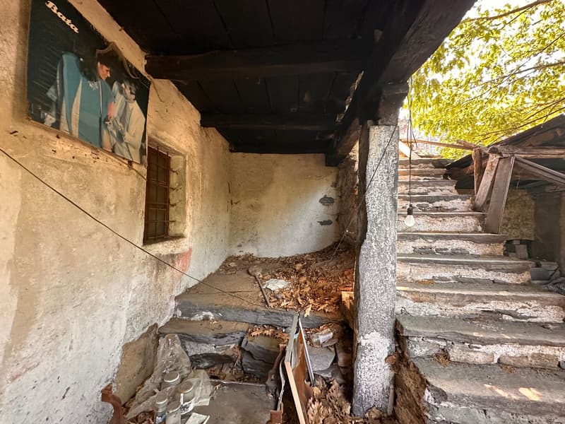 Zwei historische Gebäude mit privatem Innenhof im Herzen von Gordevio (12)