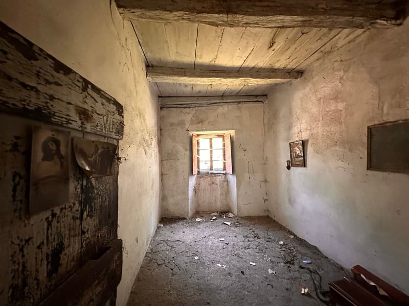 Zwei historische Gebäude mit privatem Innenhof im Herzen von Gordevio (9)