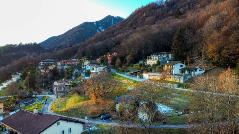 Terrain à bâtir avec vue sur les montagnes (3)