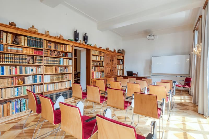 Prestigioso pian terreno nella storica Villa Sciaroni (5)