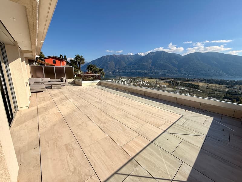 Grande Appartamento di Lusso con Ampia Terrazza e Vista Mozzafiato (5)
