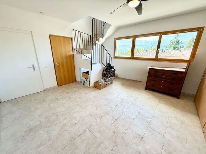 Haus mit einer 5.5-Zimmer-Wohnung und einer 2-Zimmer-Wohnung, 2+ Parkplätzen, Grundstück und Solarpanels (13)
