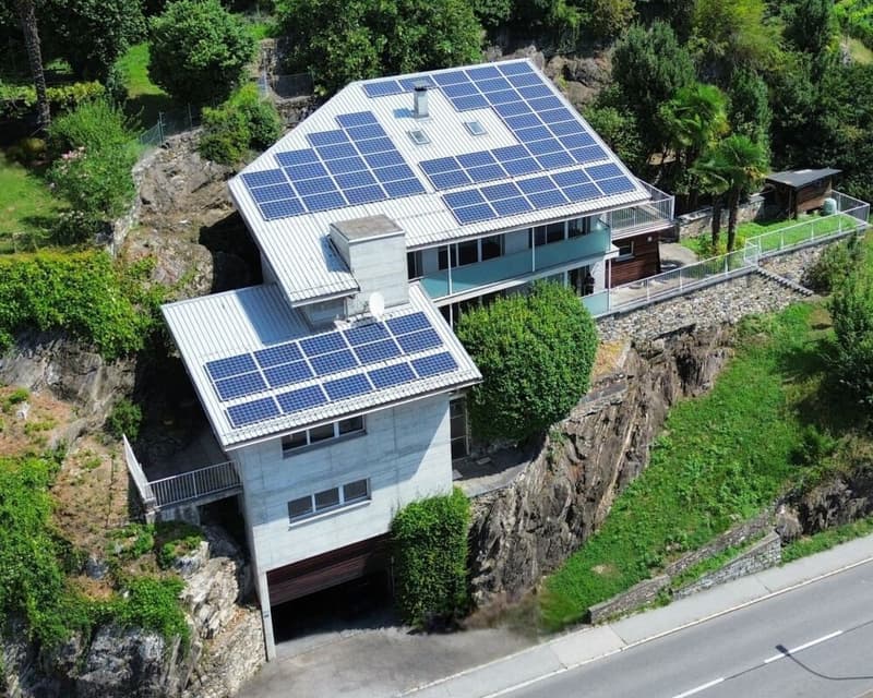 Haus mit einer 5.5-Zimmer-Wohnung und einer 2-Zimmer-Wohnung, 2+ Parkplätzen, Grundstück und Solarpanels (16)