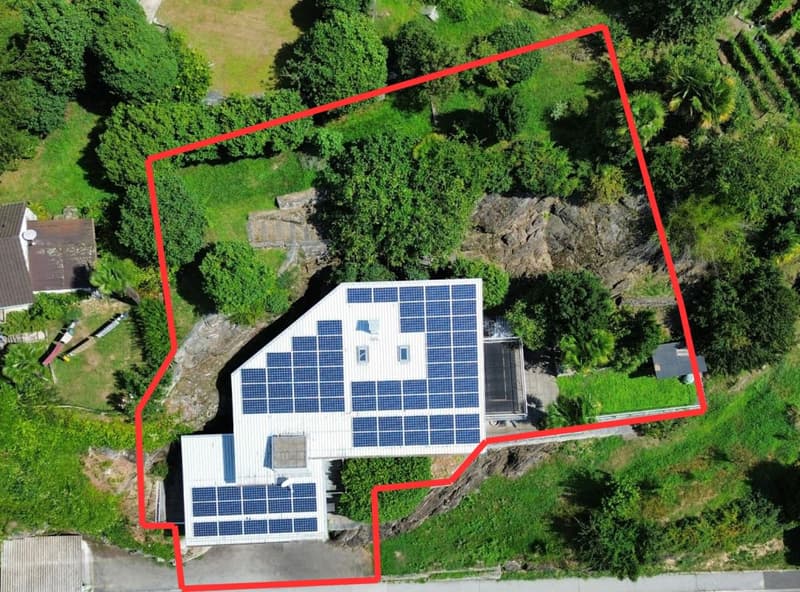 Haus mit einer 5.5-Zimmer-Wohnung und einer 2-Zimmer-Wohnung, 2+ Parkplätzen, Grundstück und Solarpanels (17)
