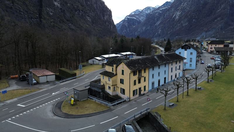 Renovated multi-family house with 3 apartments in the center of Cevio (24)