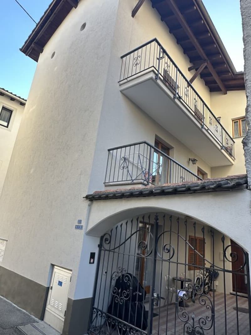Living with charm in the historic village center of Losone – 2.5-room apartment with private inner courtyard and parking space (3)