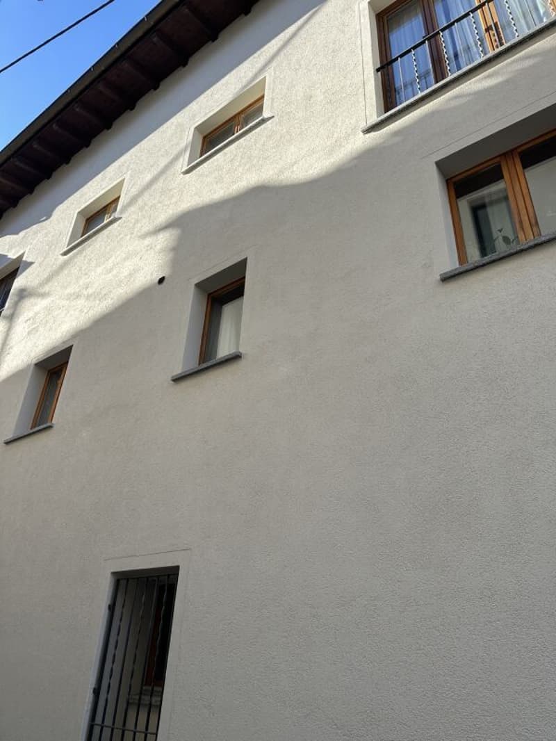 Living with charm in the historic village center of Losone – 2.5-room apartment with private inner courtyard and parking space (13)