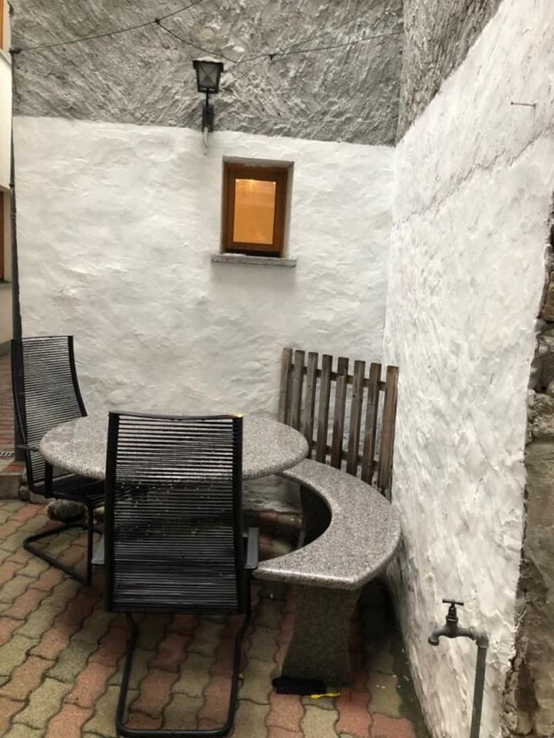 Living with charm in the historic village center of Losone – 2.5-room apartment with private inner courtyard and parking space (11)