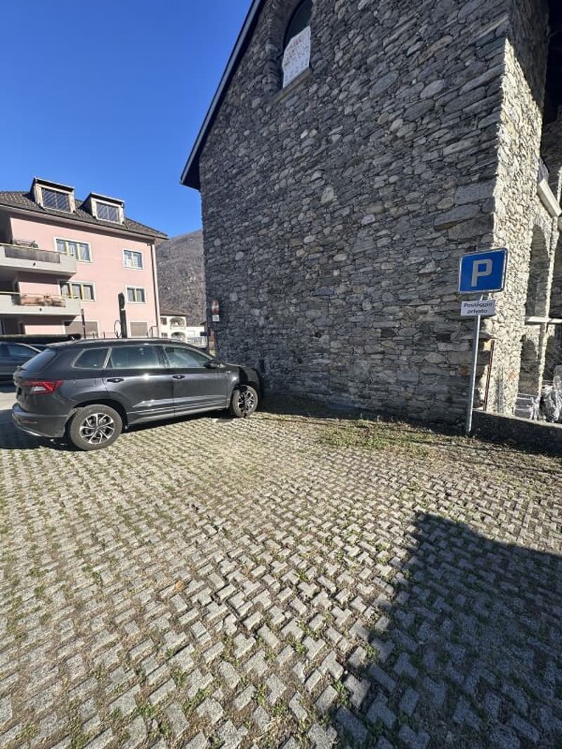 Living with charm in the historic village center of Losone – 2.5-room apartment with private inner courtyard and parking space (15)