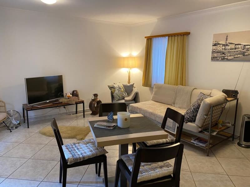 Living with charm in the historic village center of Losone – 2.5-room apartment with private inner courtyard and parking space (9)