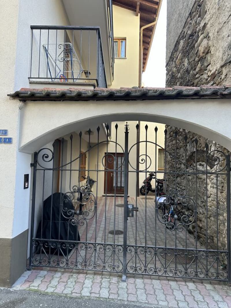 Charming 5.5-room duplex in the historic village center of Losone – with private parking (11)