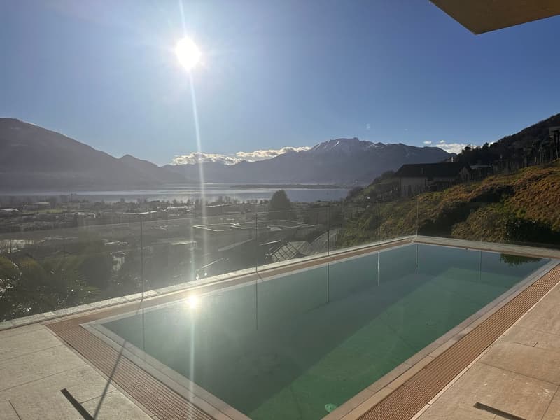 Villa méditerranéenne avec piscine à débordement, SPA et vue panoramique sur le lac Majeur (1)