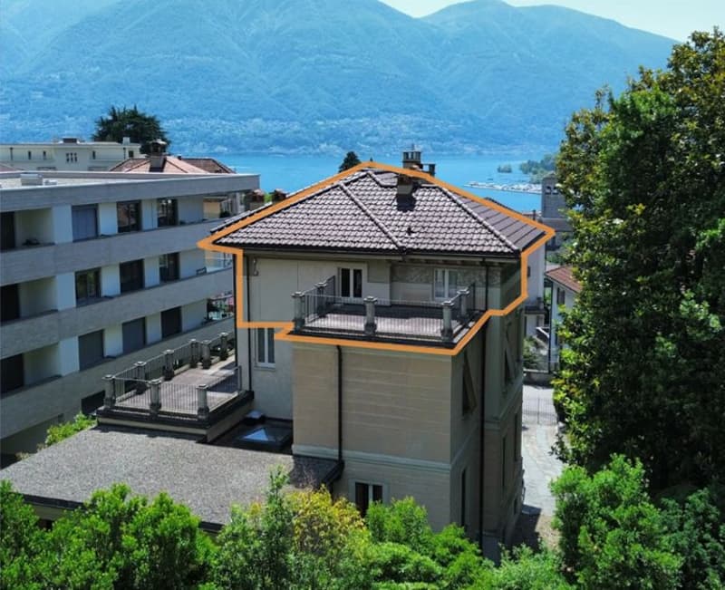 Charmante Dachwohnung mit Terrasse in einer historischen Villa (9)