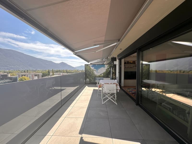 Modernes Penthouse mit 40 m² Terrasse und Panoramablick über Locarno (2)