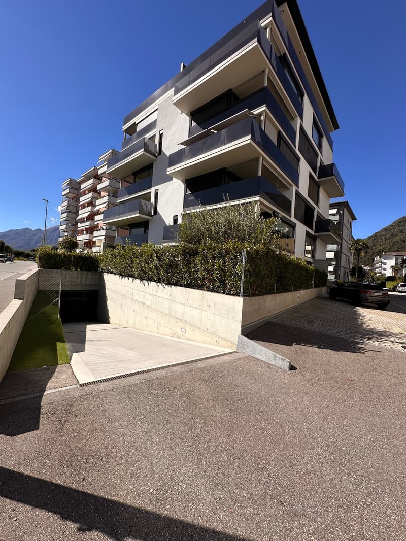 Modernes Penthouse mit 40 m² Terrasse und Panoramablick über Locarno (1)