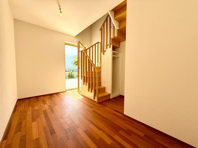 Zweifamilienhaus mit 5.5-Zimmer-Wohnung + 2-Zimmer-Wohnung, grossem Privatgrundstück, 4 Parkplätzen und Solarpanels (9)