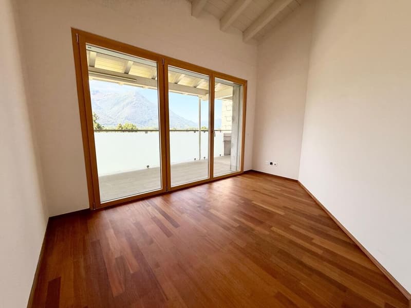 Zweifamilienhaus mit 5.5-Zimmer-Wohnung + 2-Zimmer-Wohnung, grossem Privatgrundstück, 4 Parkplätzen und Solarpanels (14)