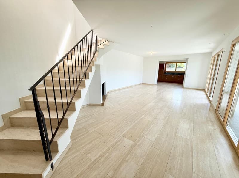 Zweifamilienhaus mit 5.5-Zimmer-Wohnung + 2-Zimmer-Wohnung, grossem Privatgrundstück, 4 Parkplätzen und Solarpanels (10)
