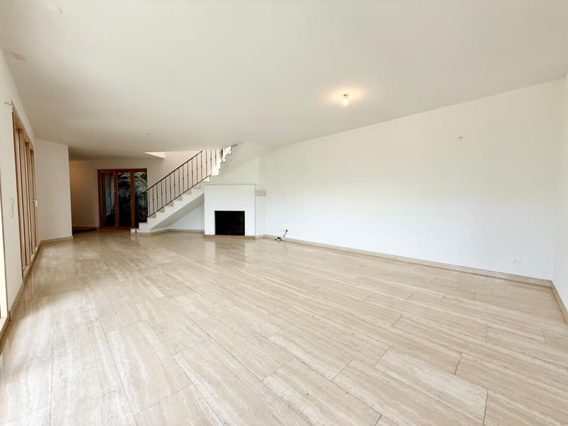 Zweifamilienhaus mit 5.5-Zimmer-Wohnung + 2-Zimmer-Wohnung, grossem Privatgrundstück, 4 Parkplätzen und Solarpanels (4)