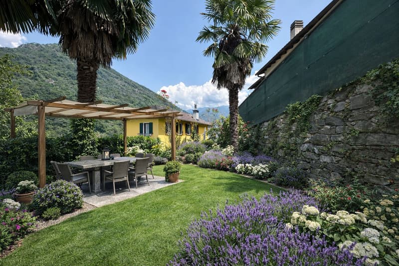Zweitwohnsitz Haus mit zwei Wohnungen, Garage und Garten (1)