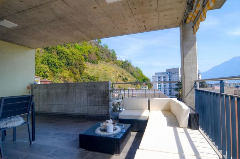 Attika-Duplex in Solduno – grosszügige Räume, Galerie und zwei Balkone (1)