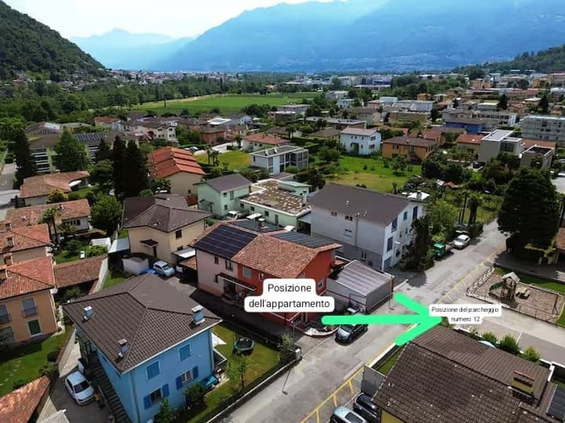 Bilocale ristrutturato con terrazza, ingresso indipendente e parcheggio incluso a Losone – disponibile per soggiorni di media durata da novembre fino a metà/fine marzo. (22)