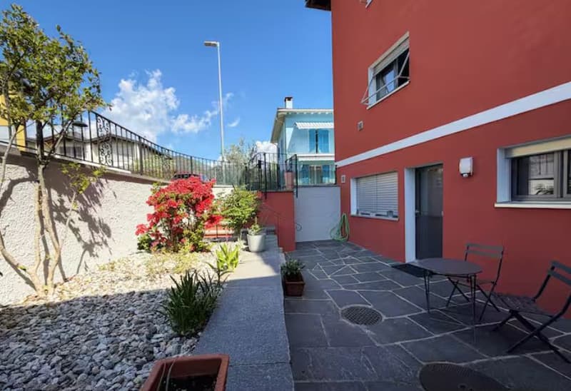 Bilocale ristrutturato con terrazza, ingresso indipendente e parcheggio incluso a Losone – disponibile per soggiorni di media durata da novembre fino a metà/fine marzo. (19)