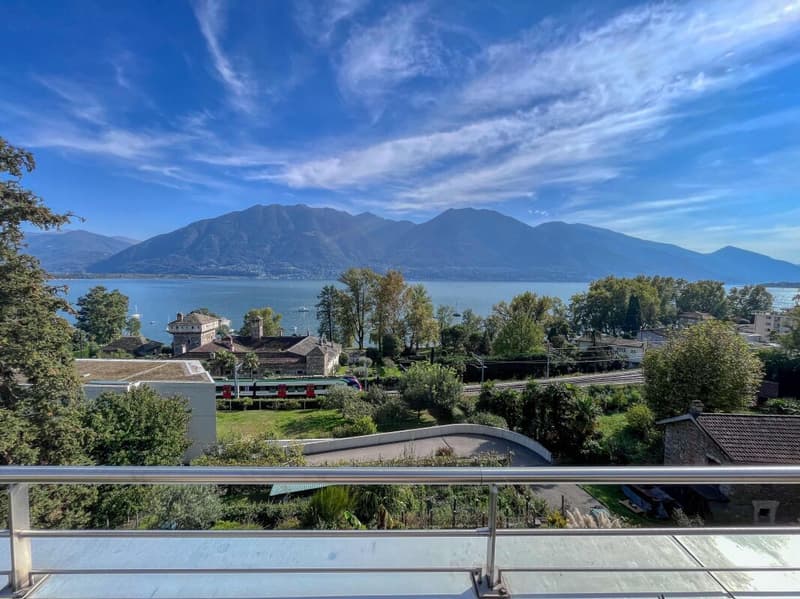 Appartamento attico di 4 ½ locali con posteggi, vista sul lago Maggiore (8)