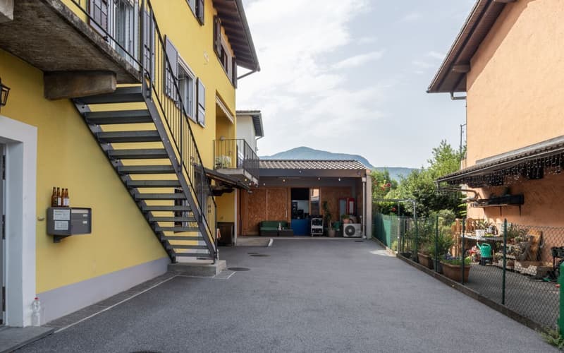 CUGNASCO - Mehrfamilienhaus mit großen Wohnflächen (11)