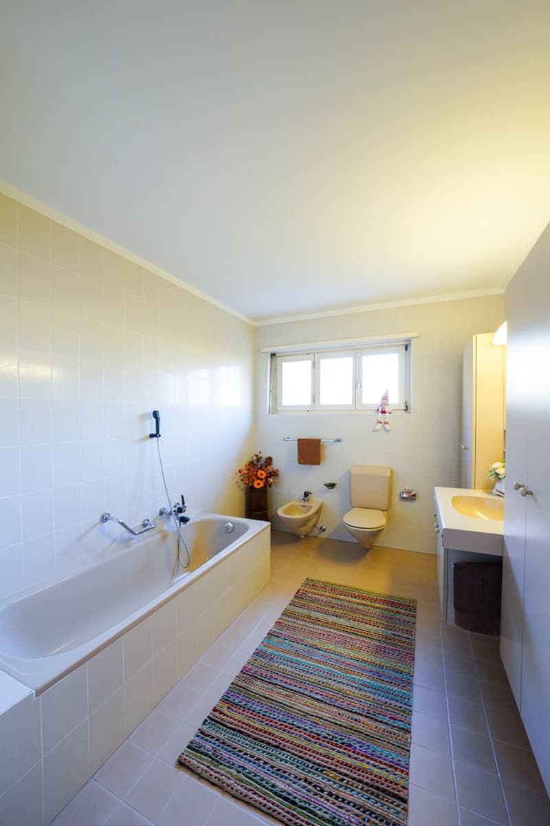 Zweifamilienhaus mit Garten und Aussicht in Gnosca (5)