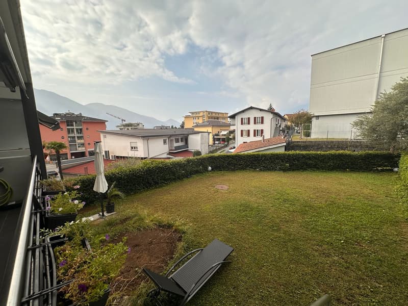 Minusio – Wohnung mit 2 Gärten und 2 Terrassen, nur wenige Schritte von der Schule entfernt (1)