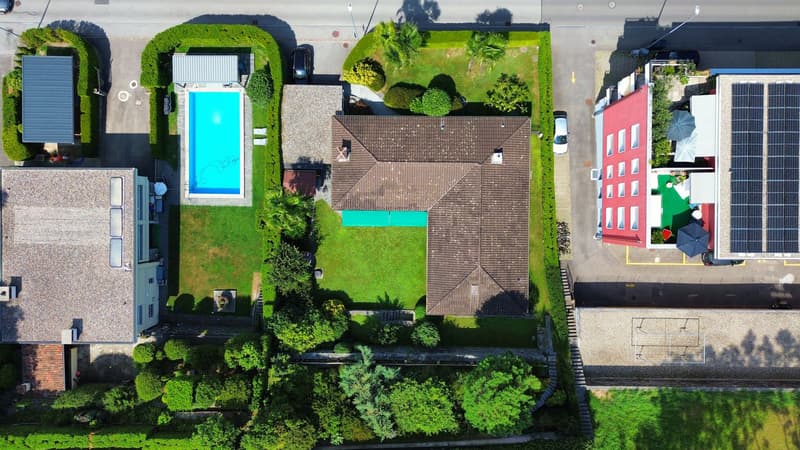4 ½-Zimmer-Einfamilienhaus mit schönem romantischen und großem Garten (16)