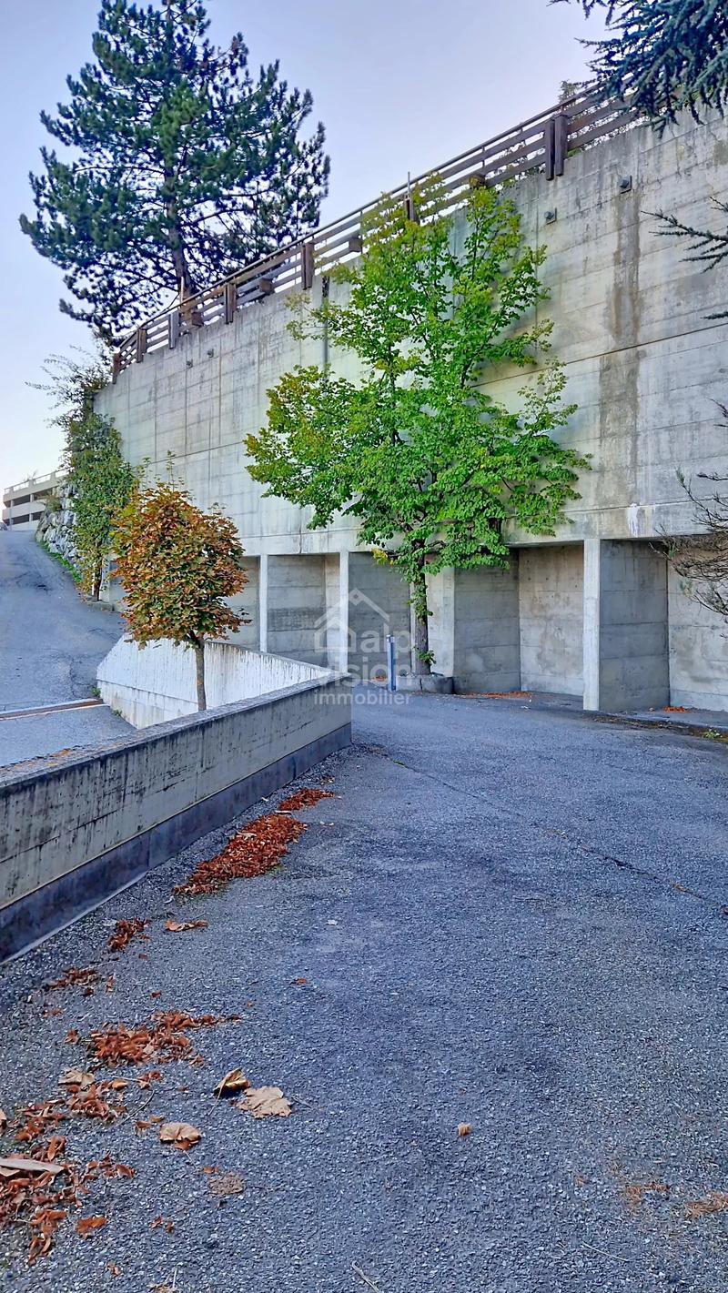 OPPORTUNITÉ RARE: PARKING COUVERT AU CENTRE DE VEYSONNAZ (8)