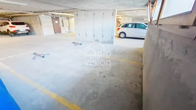 OPPORTUNITÉ RARE: PARKING COUVERT AU CENTRE DE VEYSONNAZ (1)