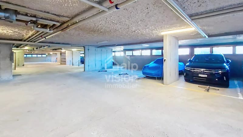 OPPORTUNITÉ RARE: PARKING COUVERT AU CENTRE DE VEYSONNAZ (4)