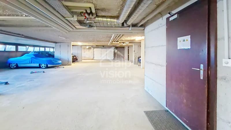 OPPORTUNITÉ RARE: PARKING COUVERT AU CENTRE DE VEYSONNAZ (7)