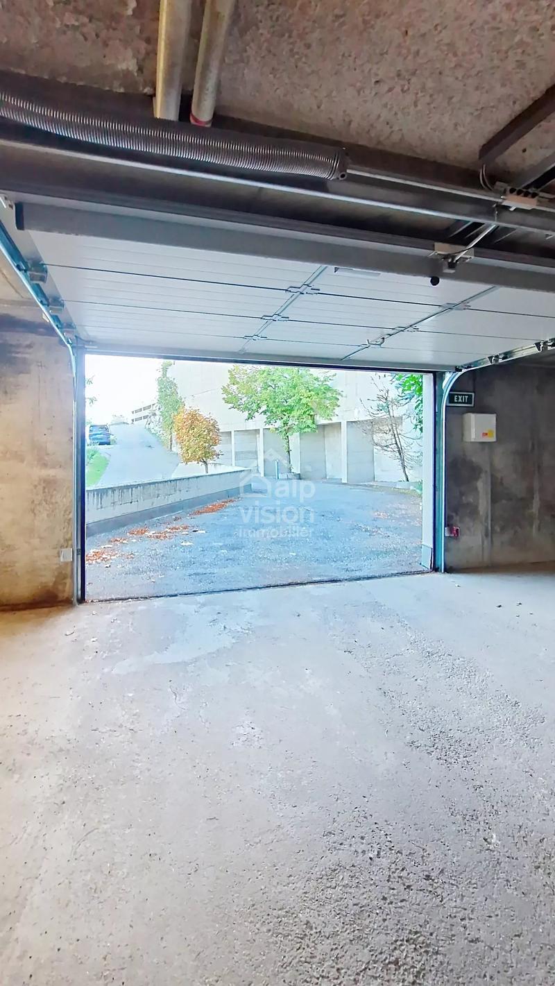 OPPORTUNITÉ RARE: PARKING COUVERT AU CENTRE DE VEYSONNAZ (6)