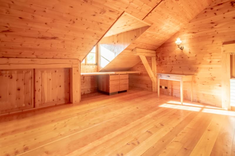 Wooden ceiling, wooden floors, wooden cabinet, desk, wall mounted light