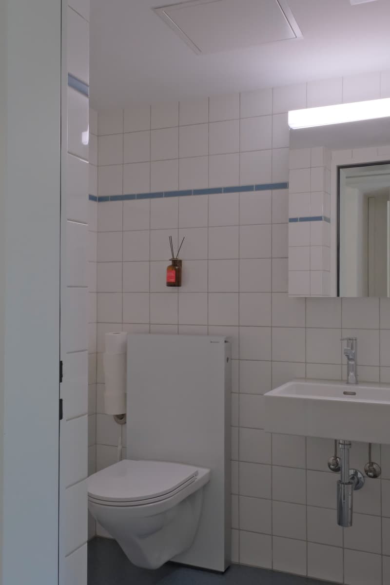 Ladenfläche mit Schaufenstern direkt beim Bahnhof Burgdorf (5)