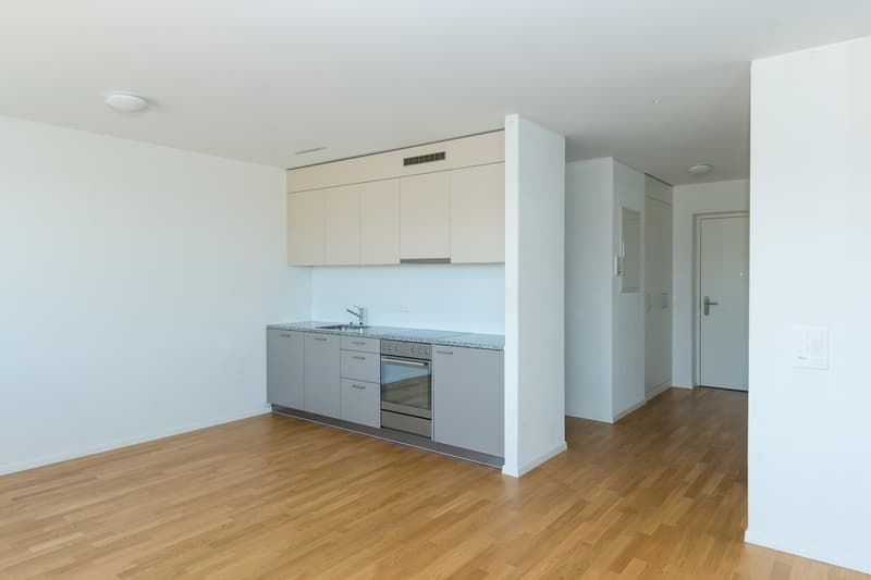 Mitten im Leben: 2.5 Zimmerwohnung mit Loggia, urban & grosszügig (2)